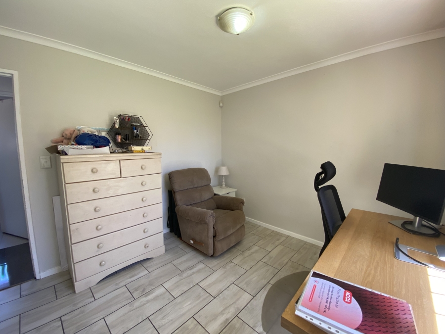 To Let 3 Bedroom Property for Rent in Sunningdale Western Cape
